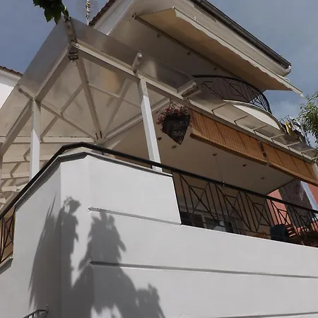 Socrates House * Nea Iraklitsa